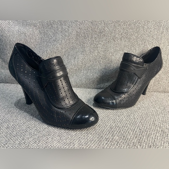 BCBGirls Shoes - BCBGirls Black Heels Classic Elegance